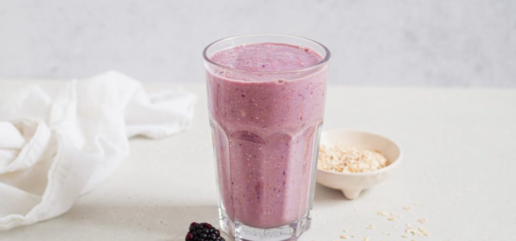 Blackberry & Pear Oat Smoothie