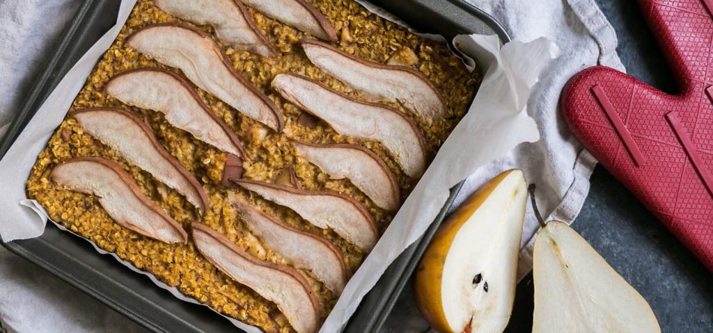 Cardamom Pear Baked Oats