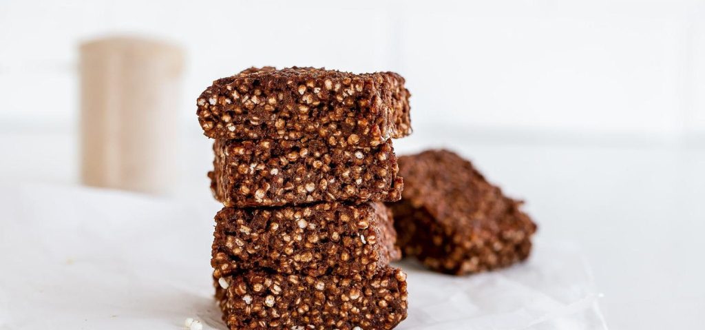 Chocolate Tahini Puffed Quinoa Bars
