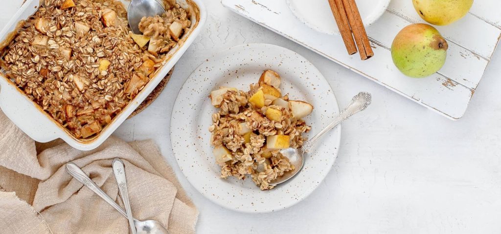 Cinnamon Pear Baked Oats