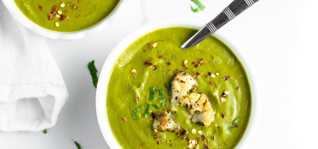 Creamy Roasted Garlic & Kale Soup with Cauliflower