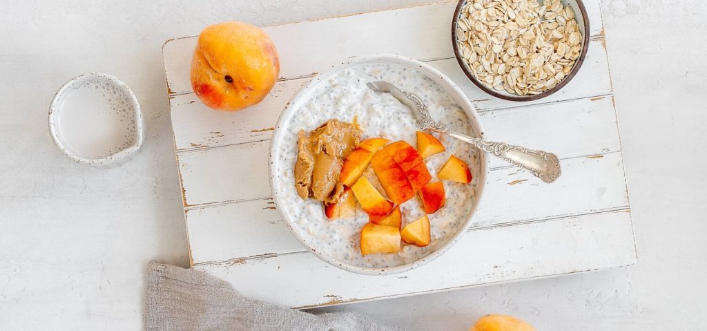 Creamy Yoghurt Oats with Peaches