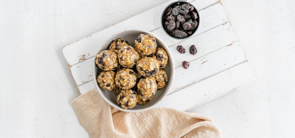No Bake Oatmeal Raisin & Chocolate Chip Bites
