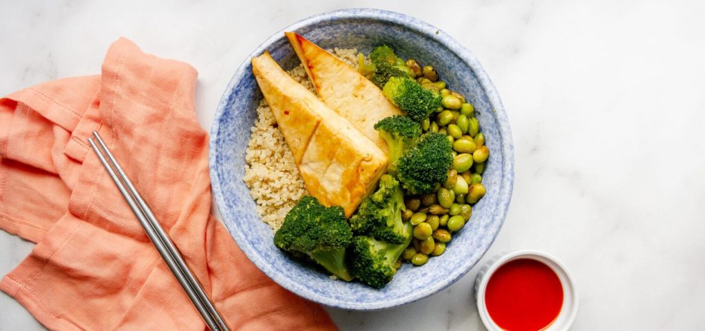 Spicy Tofu, Edamame & Broccoli with Quinoa