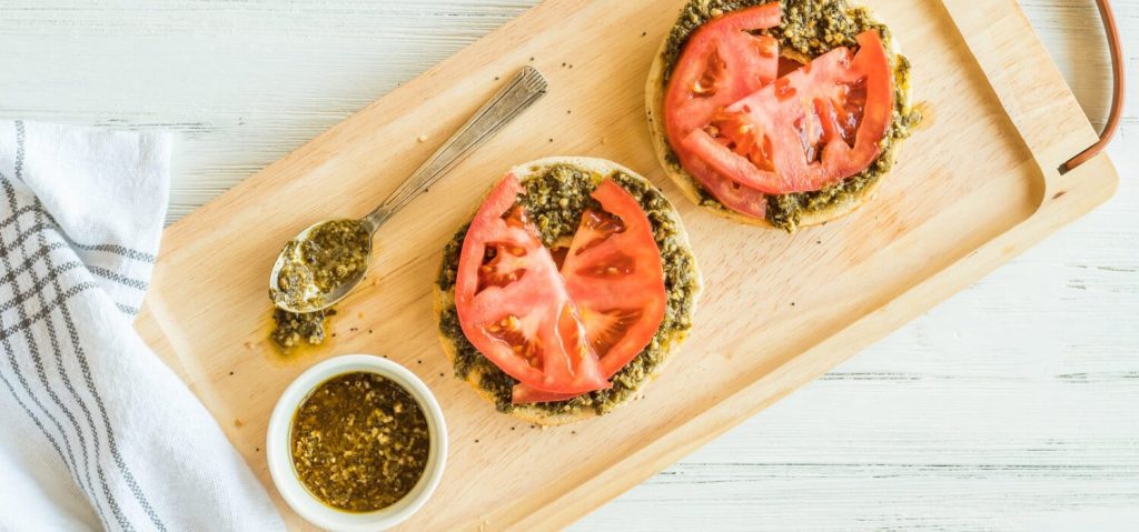 Tomato & Pesto Bagel