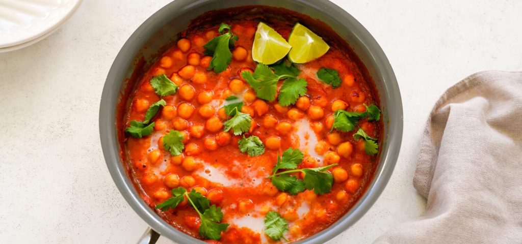 Warm Chickpeas in Roasted Capsicum Sauce
